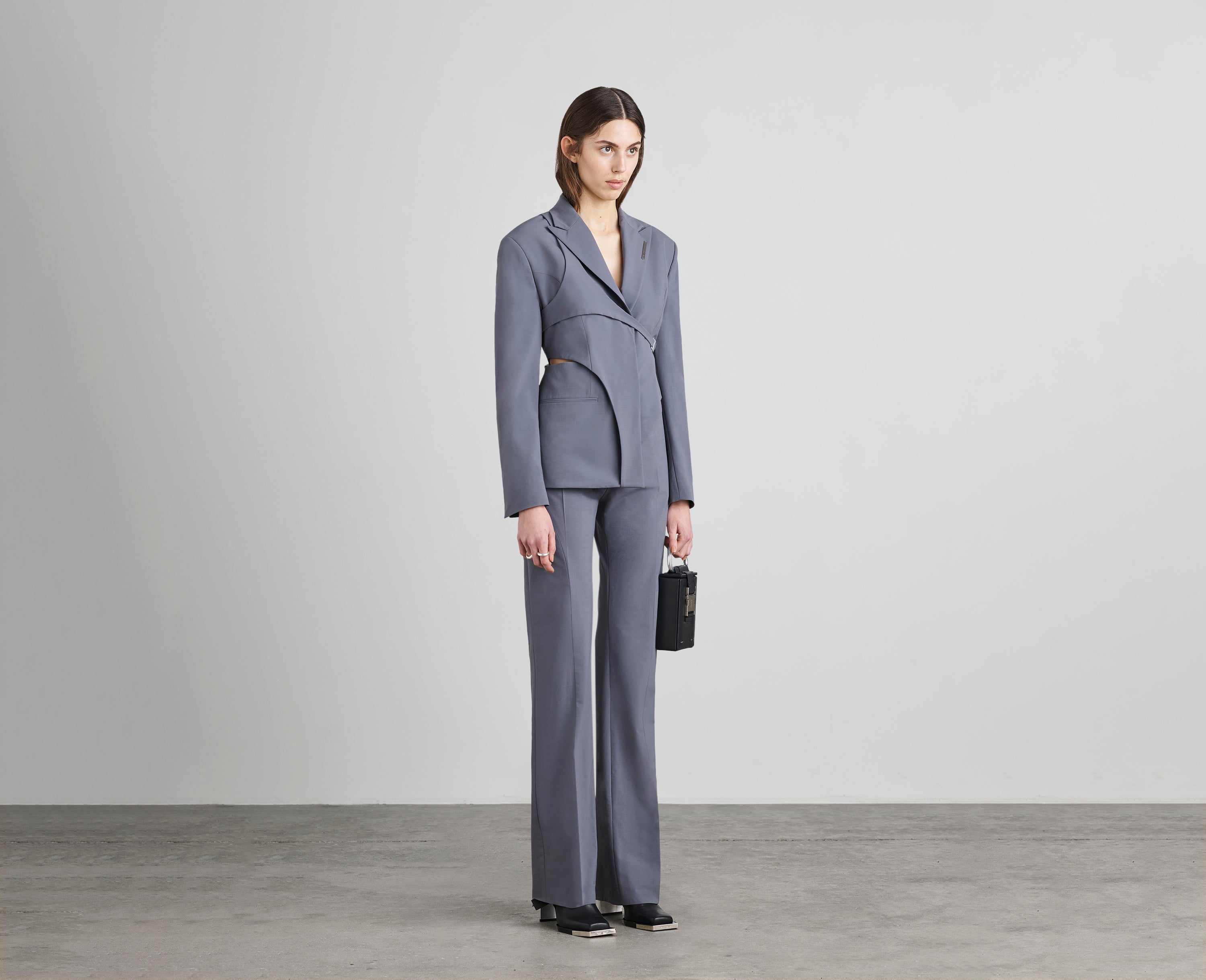 HE, product: Harness Blazer (Fig. 3)