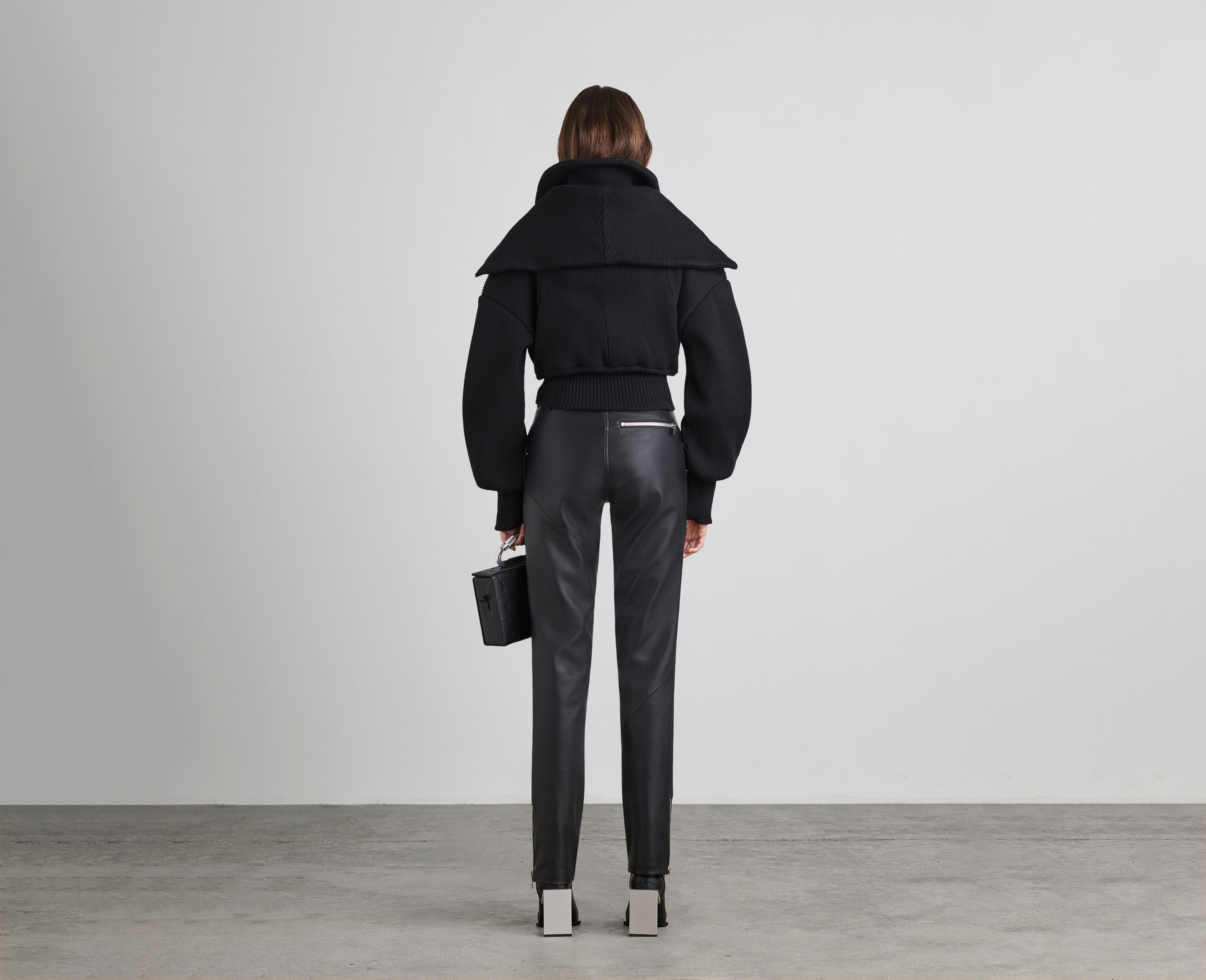 HE, product: DOUBLE COLLAR KNIT (Fig. 3)