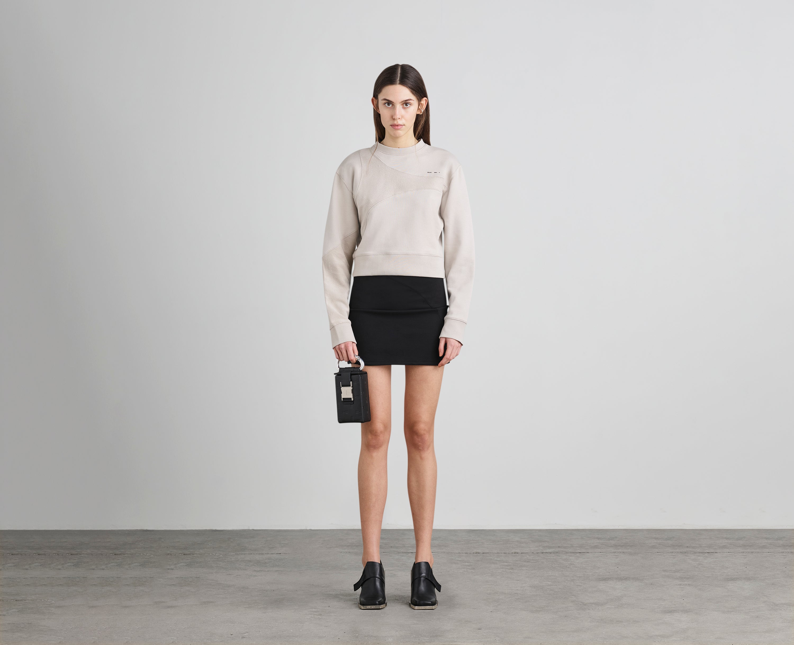 HE, product: CROPPED CREWNECK (Fig. 2)