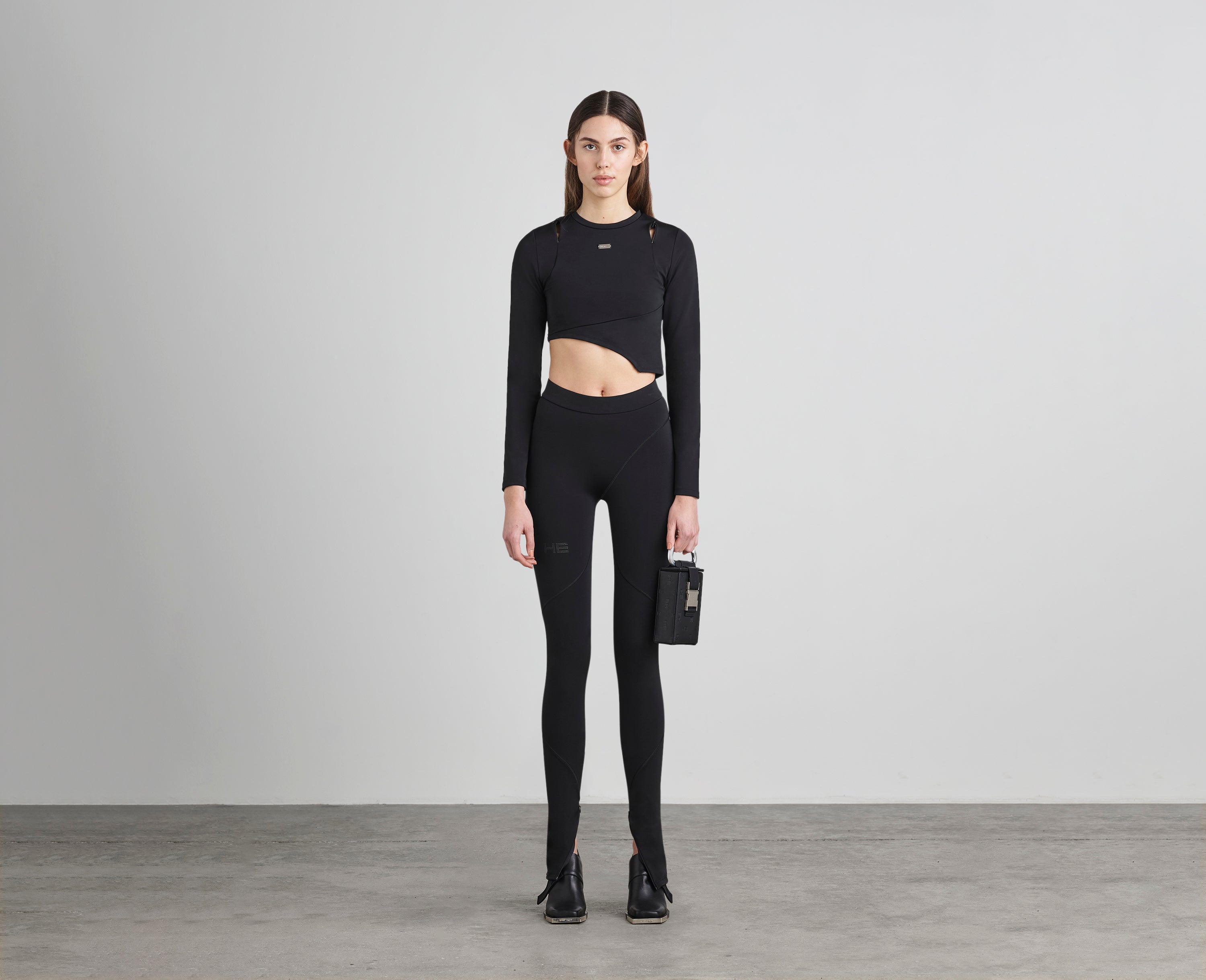 HE, product: SHOULDER ZIP TOP (Fig. 2)