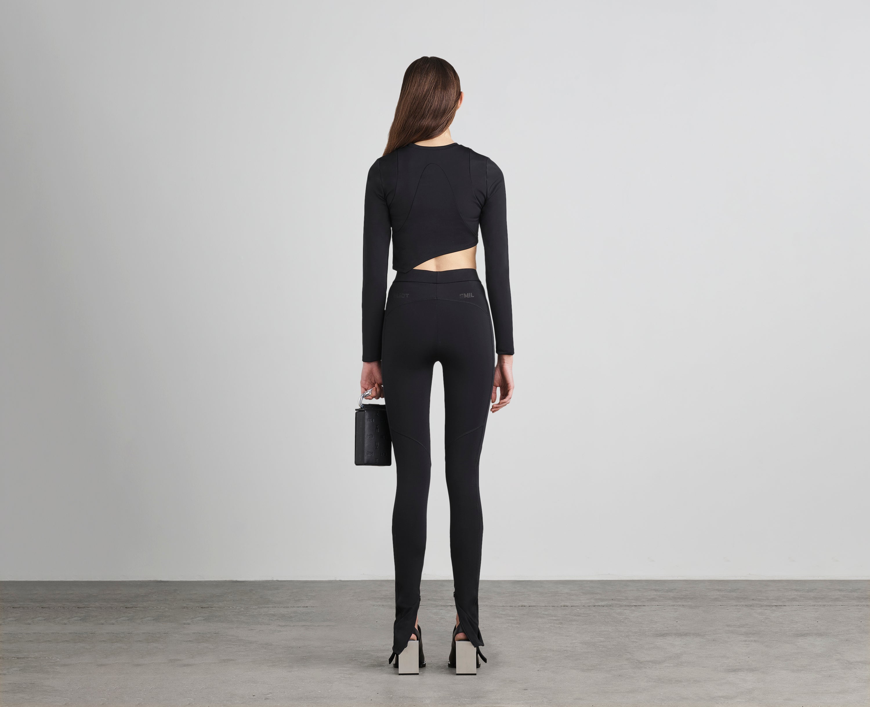 HE, product: SHOULDER ZIP TOP (Fig. 3)