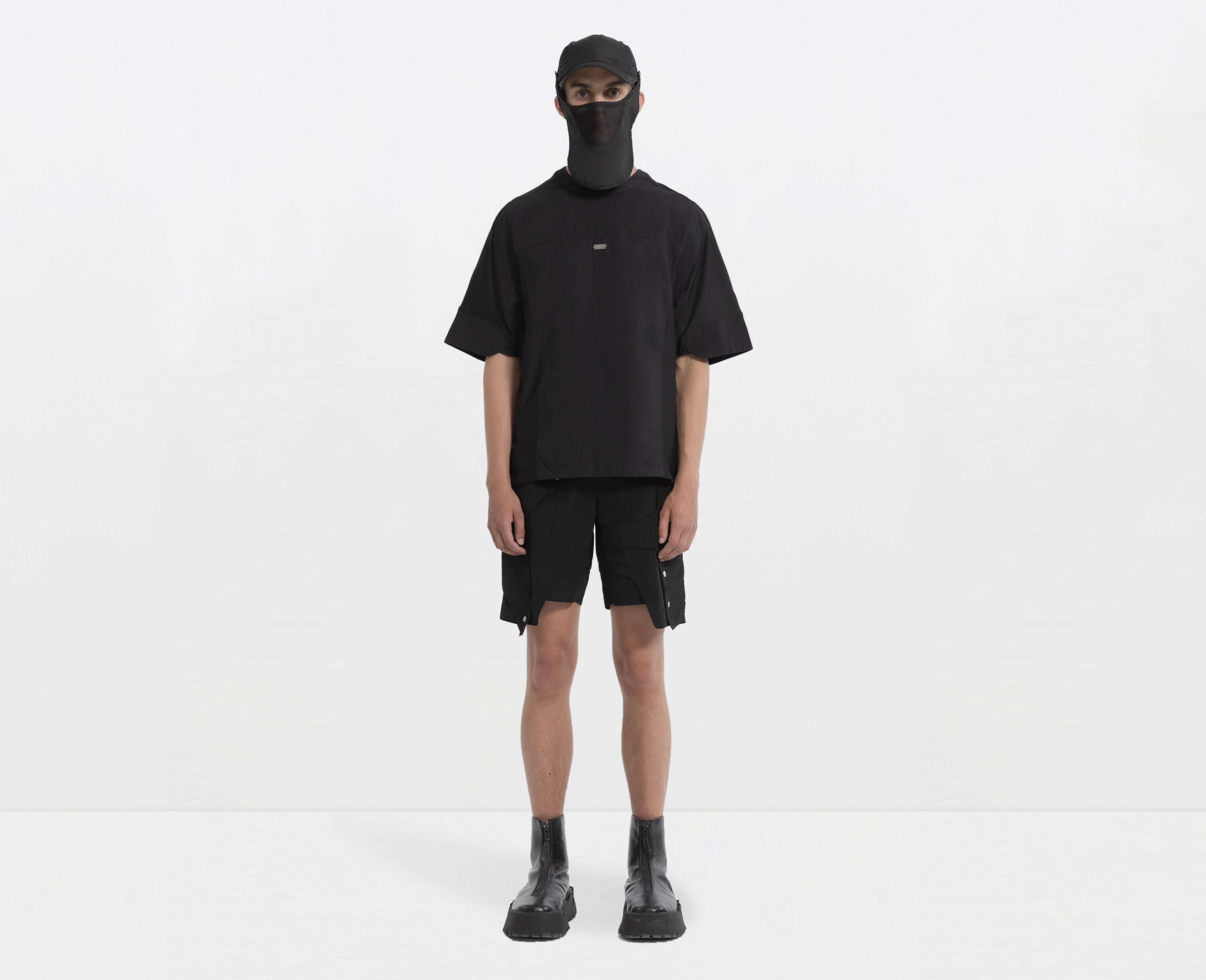 HE, product: TECHNICAL T-SHIRT (Fig. 2)