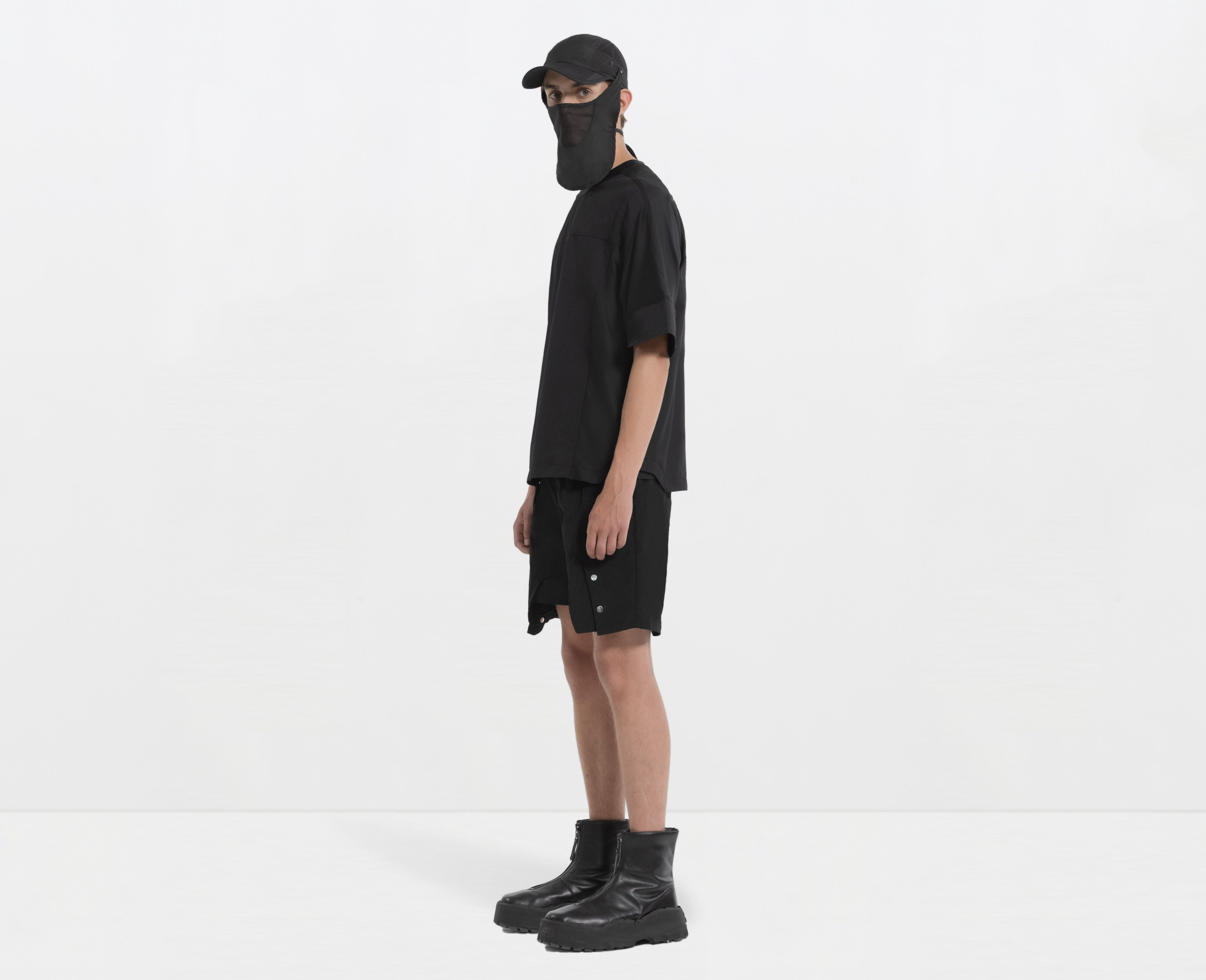 HE, product: TECHNICAL T-SHIRT (Fig. 3)