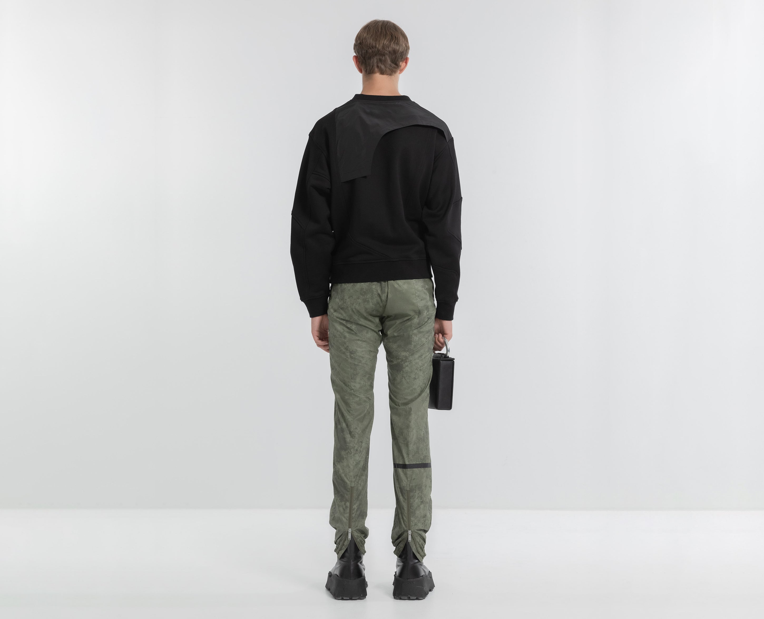 HE, product: TRACK PANTS (Fig. 3)