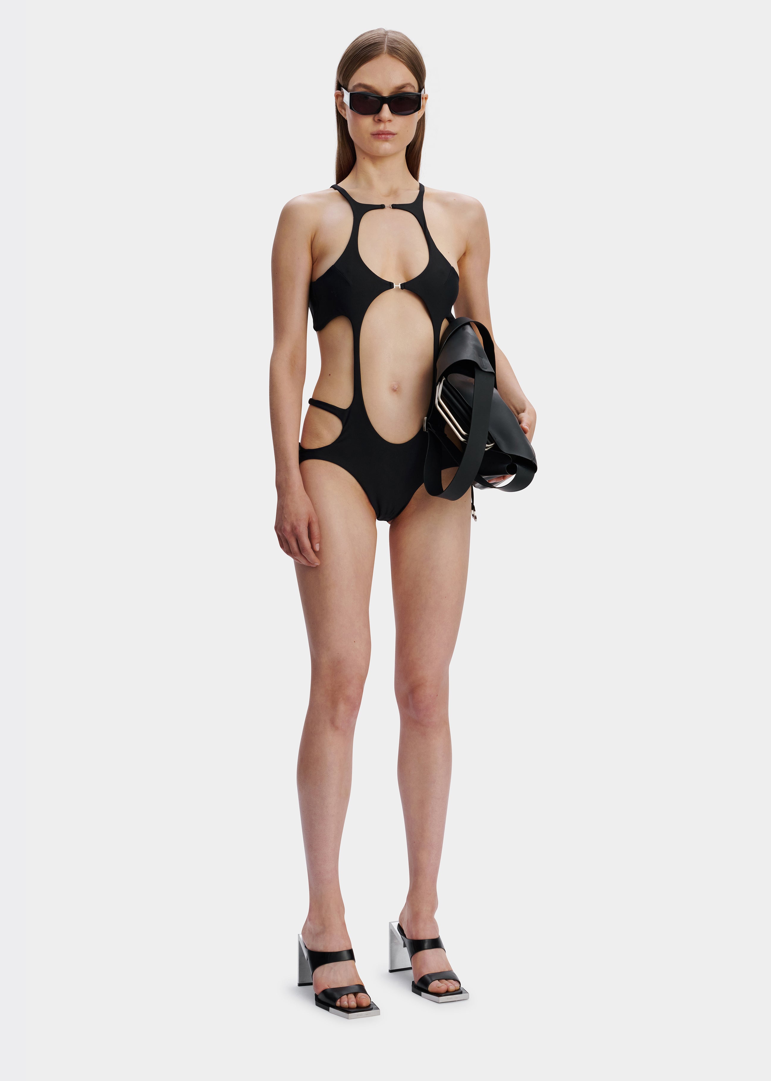 HE, product: CASCADE ONE PIECE (Fig. 4)