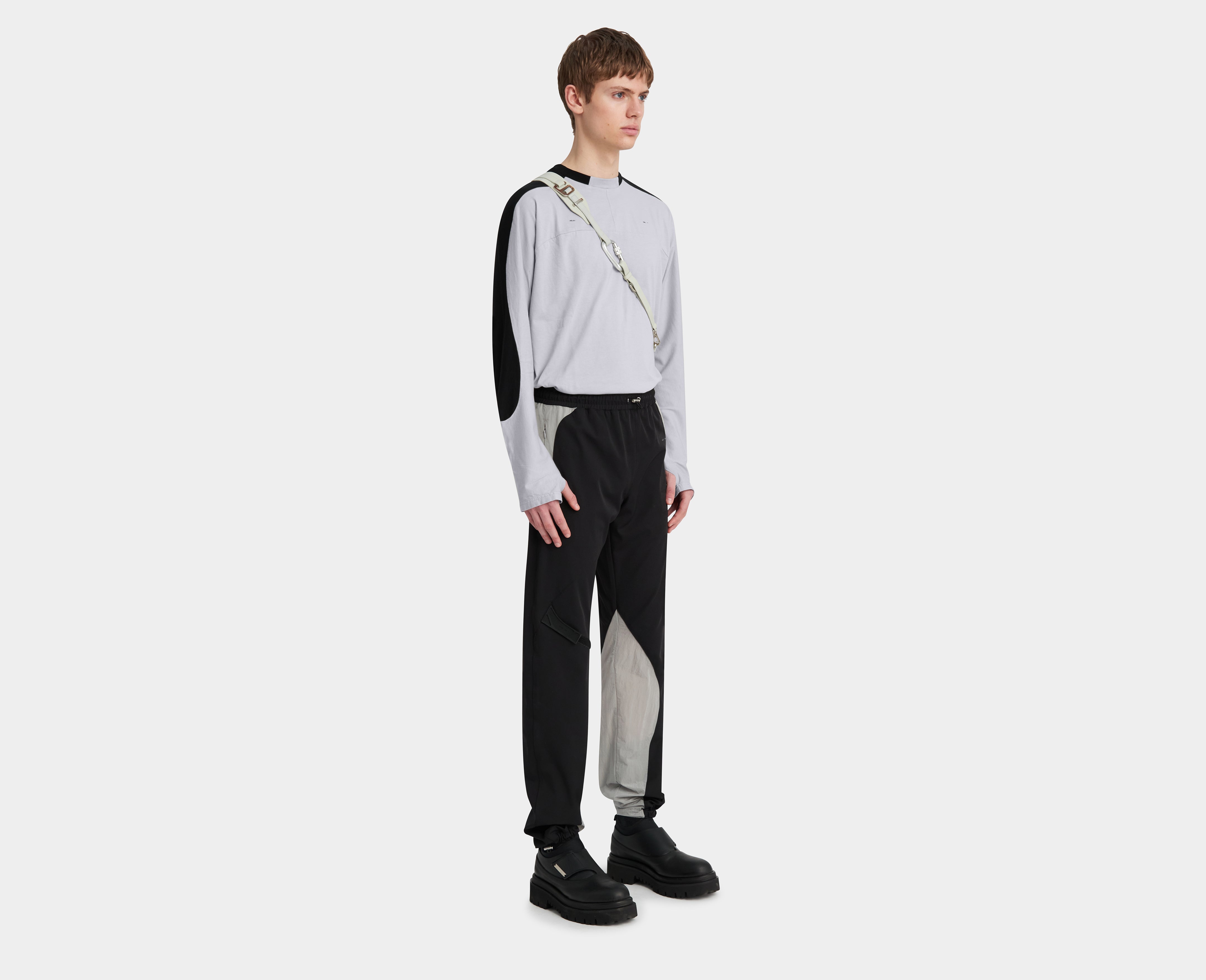 HE, product: RUBBER STRAP TRACK PANTS (Fig. 3)